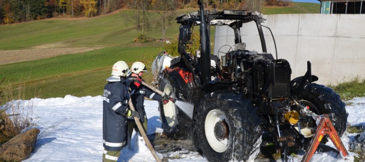 Brand Traktor in Weixelbaum