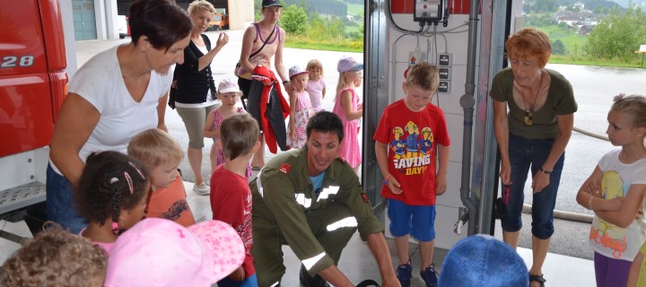 Kindergarten Peilstein zu Besuch bei der Feuerwehr