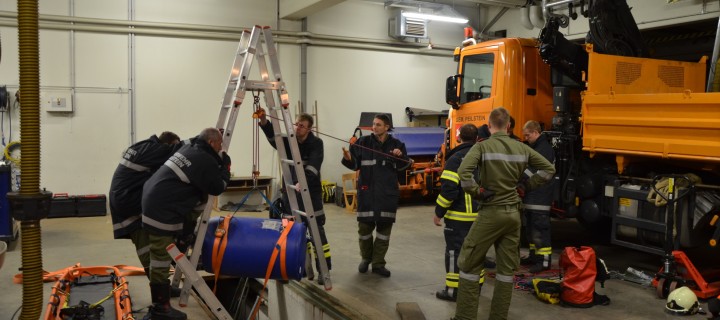 Rettung aus der Tiefe bei Monatsübung