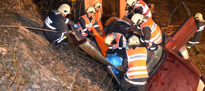 Einsatzübung: Verkehrsunfall mit eingeklemmten Personen