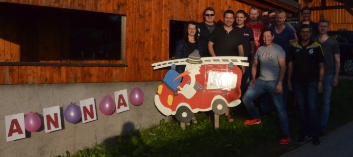 Feuerwehrstorch landet bei unserem Kassier
