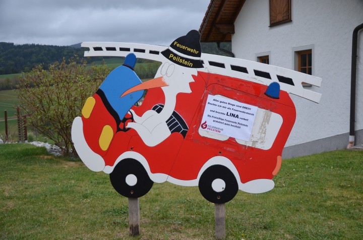 Für unseren Feuerwehrstorch beginnt eine stressige Zeit