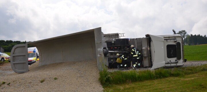 Dritte Alarmierung in vier Tagen zu Verkehrsunfall in Emsmannsreith