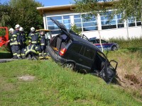 Fluchtwagen von Straße abgekommen