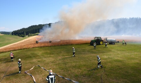 Getreidefeld in Brand