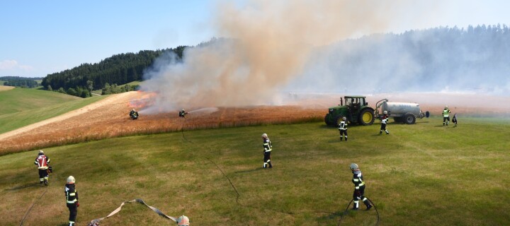Getreidefeld in Brand