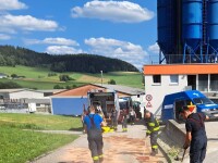 LKW verursacht Ölspur auf Firmengelände